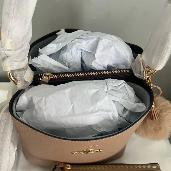 Coach Small Town Bucket Bag And Matching Wristlet - Picture 4 of 13